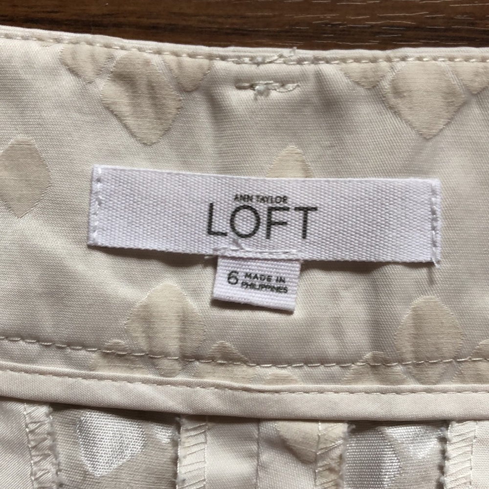 EUC LOFT ivory shorts Size 6 - Picture 3 of 8